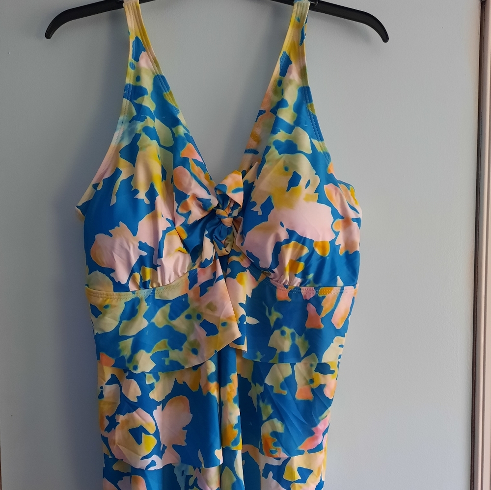 Nwt Bloomchic tankini top 22-24